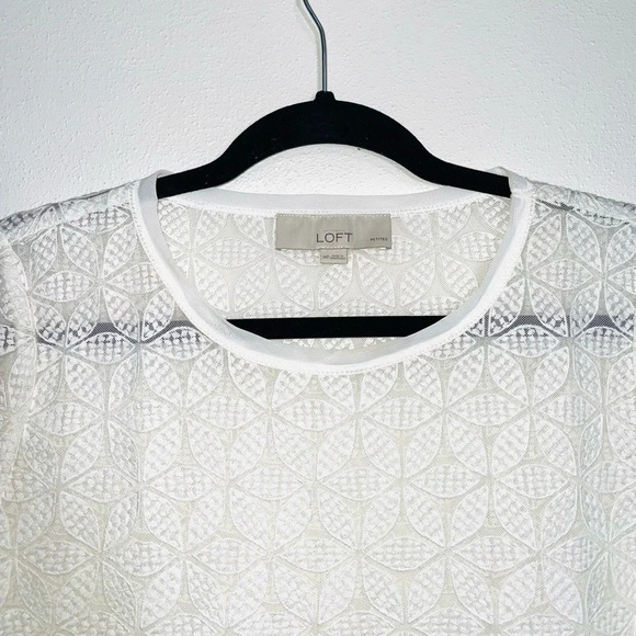 Ann Taylor LOFT White Jacquard Floral Print Semi-sheer Top Medium Petite Women’s - Picture 2 of 11